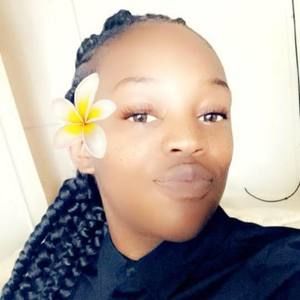 Meet your Posher, Raquel